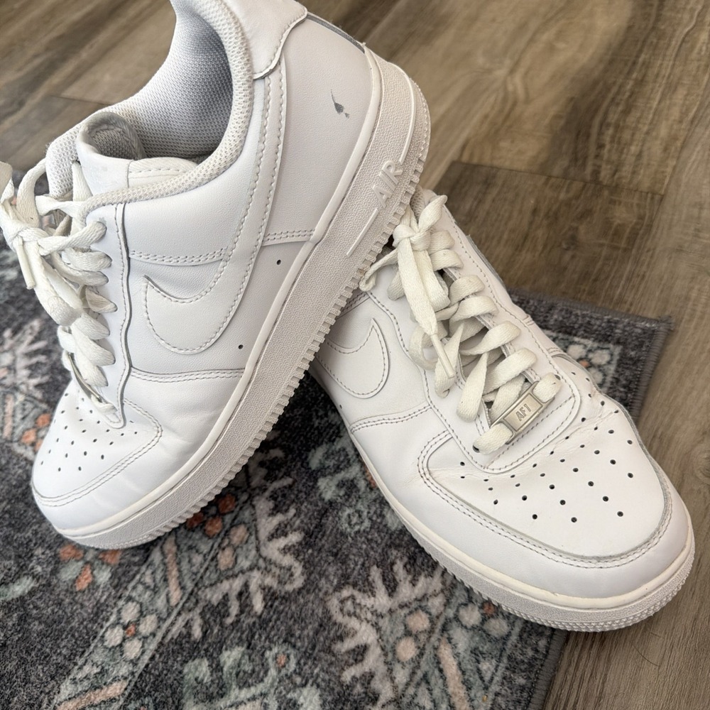 Nike Air Force 1 Low Top Men's Triple White Lace-Up Athletic Sneakers Size 8